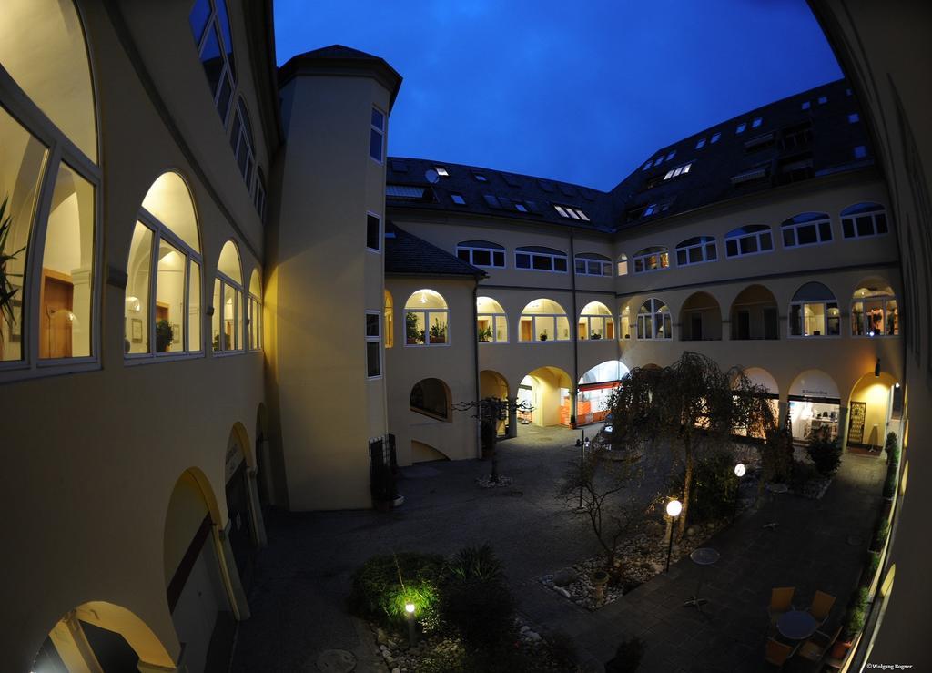 Hotel Goldener Brunnen Klagenfurt am Woerthersee Eksteriør billede